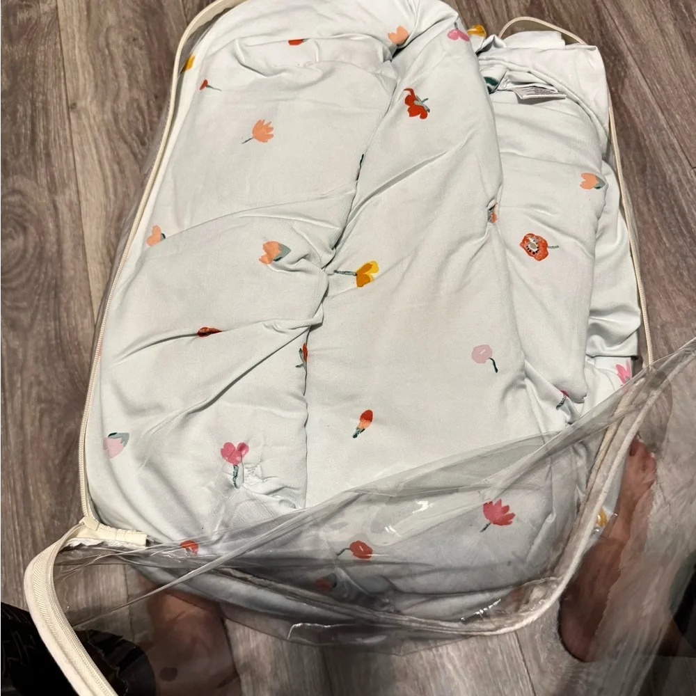 Lauren floral comforter set new in bag. Feels like silk